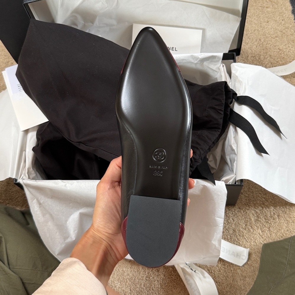 CHANEL Two-Tone Pointed Leather Flat in Black & Burgundy - Picture 2 of 4